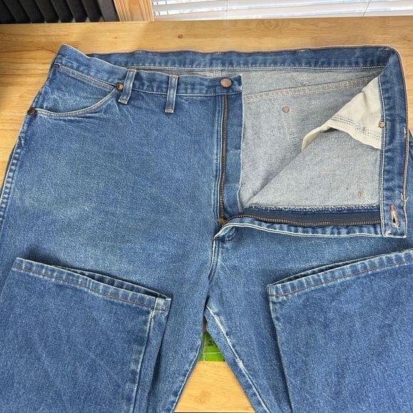 Vintage 90's Wrangler Men's 44x32 Classic Straight Made in USA Blue Jeans - Picture 5 of 5